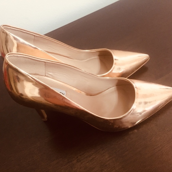 casual shoes - Picture 1 of 5